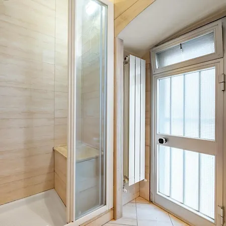 Yellow Near The Train Station With Balcony Apartment La Spezia