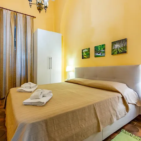 Yellow Near The Train Station With Balcony Apartment *